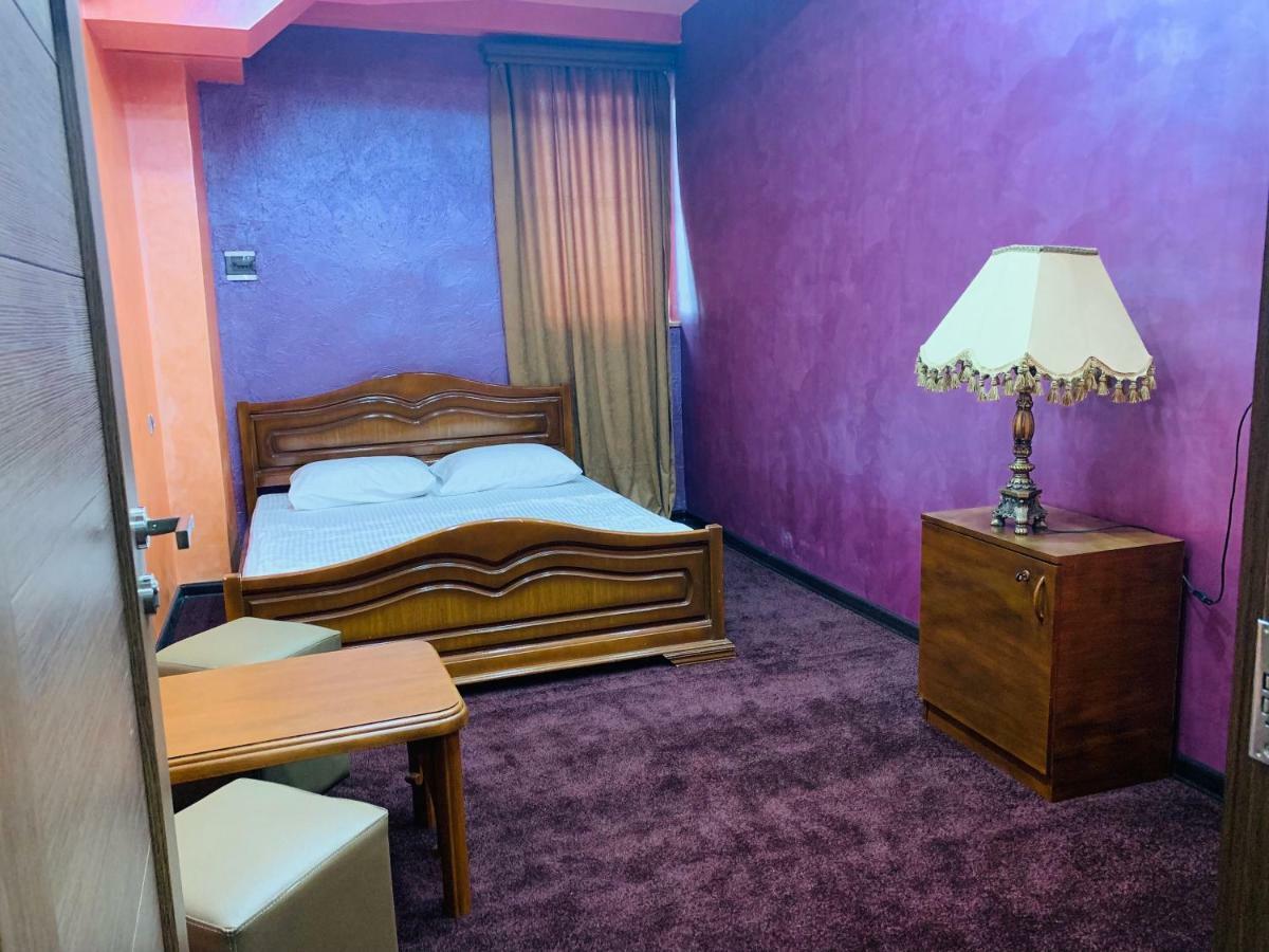 Hotel N1 Yerevan Bagian luar foto